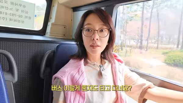 韓戲劇女王零偽裝搭公車！沒半個人認出　她笑喊：給我多點關心～