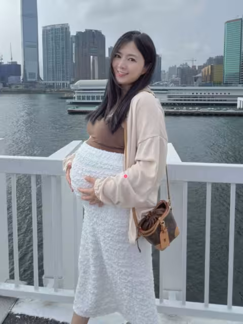 TVB前小花挺巨肚否認是雙胞胎！胸圍暴漲三個罩杯！曾經歷流產陷入低谷！