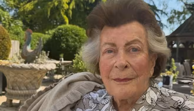 97歲英國傳奇去世！女兒曝光的最後細節，打臉無數「精緻生活家」