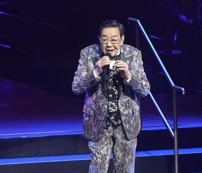 94歲TVB資深男星今日開唱!嘉賓陣容香港一線巨星全登場!與羅蘭緋聞被調侃!