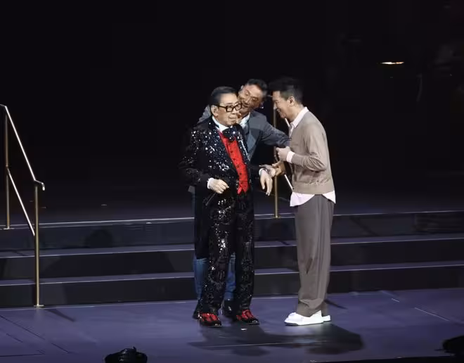 94歲TVB資深男星今日開唱!嘉賓陣容香港一線巨星全登場!與羅蘭緋聞被調侃!