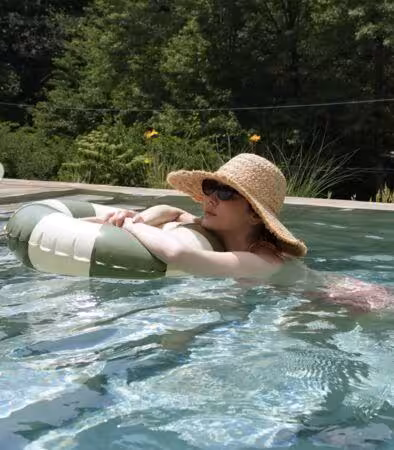 44歲宋慧喬罕見解放泳裝照! 水下倒影反射「超猛女神級身材」