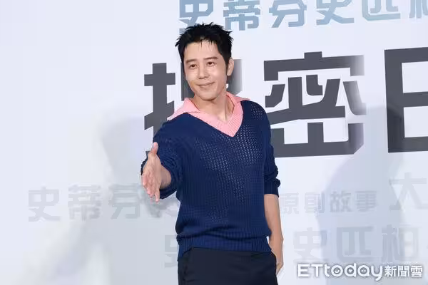 護愛女海邊性感照！賈靜雯笑嗆：你們很保守耶　胡宇威一句話閃瞎全場記者