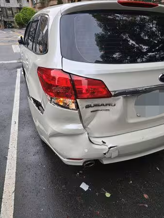 高山峰車上開直播「突遭後車猛撞」！　手機噴飛畫面曝：原以為毒駕