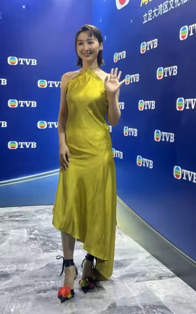 港姐佳麗竟大膽要求樂易玲講英文!被批缺乏禮貌尊重!TVB花旦高海寧:學學中文啦