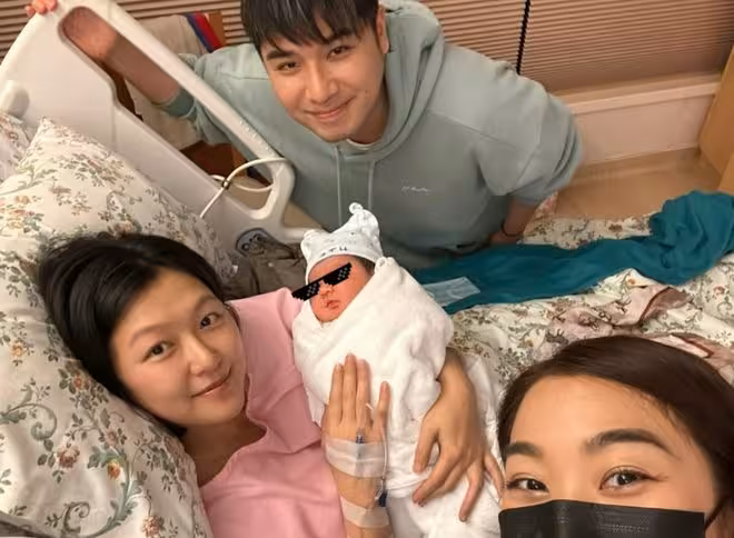 TVB資深男星80歲當了爺爺!抱著孫女笑逐顏開!兩任妻子都有日本血統!