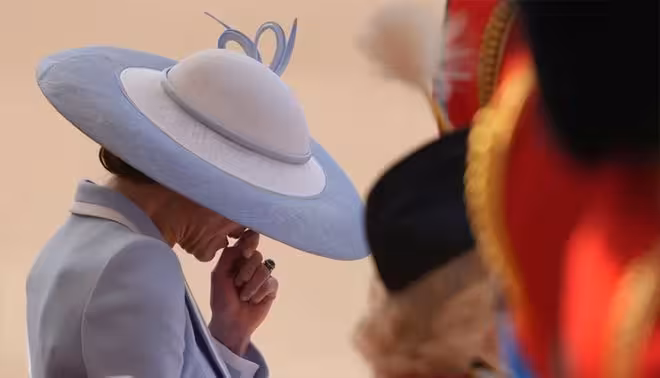 未來國王打了個噴嚏，全世界卻看哭了：凱特的反應太真實