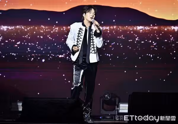 直擊/BTOB李昌燮自嘲水腫!「突當眾脫衣」暴動⋯下秒慌了