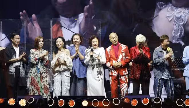 70歲TVB前女星舉辦演唱會!超性感透視裙跳唱《APT.》!趙雅芝汪明荃黎耀祥眾星雲集