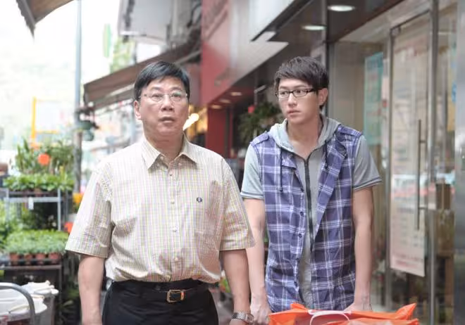 80歲TVB資深男星回應吻戲伸舌風波!直呼導演讓他放膽去做!女演員也鼓勵他!