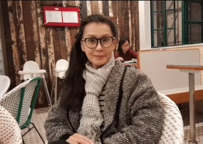 80歲TVB資深男星回應吻戲伸舌風波!直呼導演讓他放膽去做!女演員也鼓勵他!