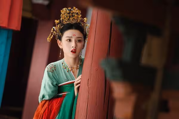 女星談戀愛麻煩嗎？宋祖兒直率神回應　認了「愛情事業想兩手抓」
