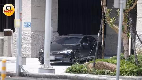 不畏婚外情罵名！　粿粿未離婚范姜「頻進出王子豪宅」