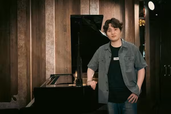 21歲鮮肉陸一演郎朗！在劇組太幸福「哭不出來」　吞半管芥末逼出眼淚