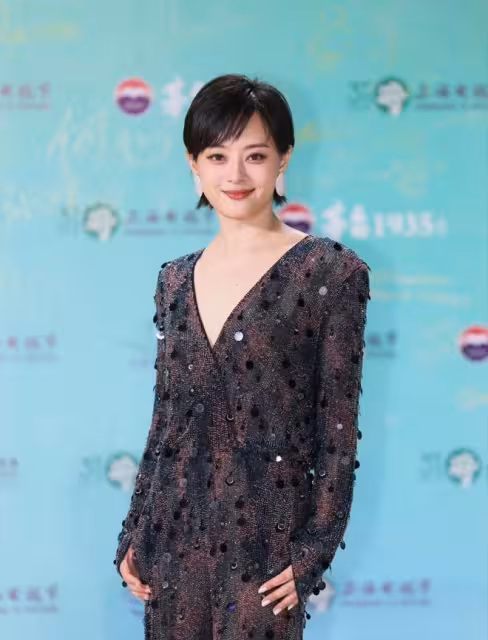 孫儷亮相白玉蘭頒獎典禮紅毯，回應獲獎問題，她非常的真摯大方
