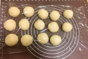 好吃到炸裂的港式菠蘿包（附帶製作酥皮的小視頻）