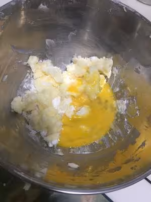 好吃到炸裂的港式菠蘿包（附帶製作酥皮的小視頻）