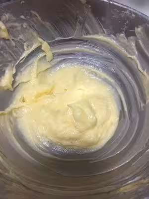 好吃到炸裂的港式菠蘿包（附帶製作酥皮的小視頻）
