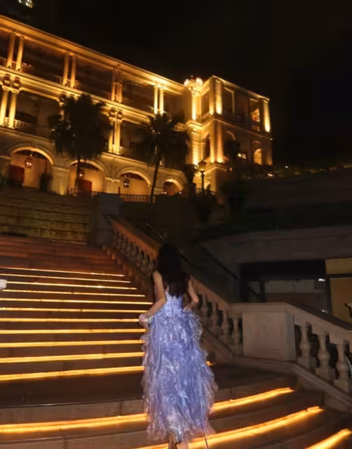 TVB前花旦16歲女兒校園舞會造型曝光！戴閃爍項鍊和戒指！氣質不輸一眾女星！