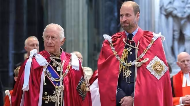 英國40度高溫，查爾斯國王如何續命？全靠女王留下「傳家寶」！