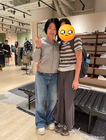 小S一家四口零保鑣「陪女兒追星」！　遇粉絲高喊愛微笑暖回：我知道