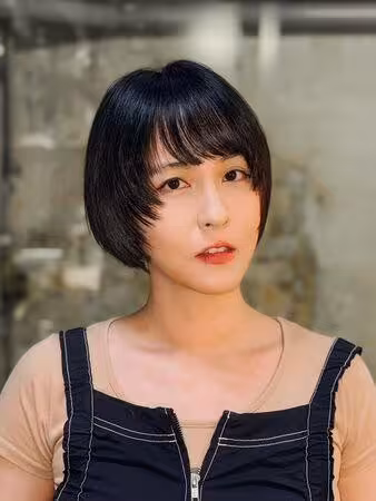 魏蔓突PO文「為我的長髮服喪」!掰了10cm頭髮…還剪及眉齊瀏海超Q