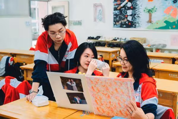 小S重返母校淚憶大S、大炳! 鼻酸嘆:一生都在追求完美,卻離開了