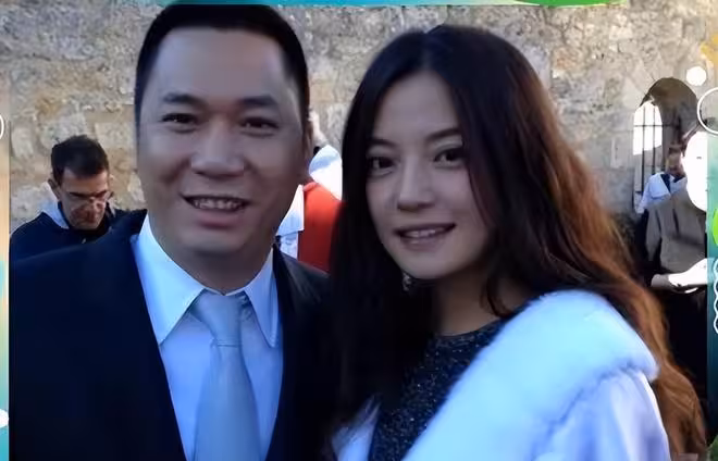 不是黃曉明,也不是黃有龍!如今趙薇唯一能依靠的,是這個男人