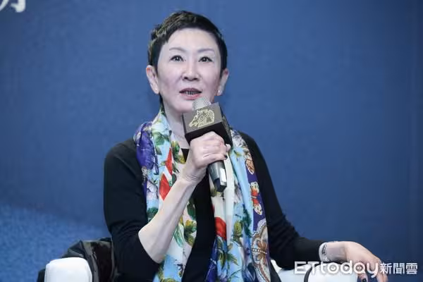 影壇大姐大施南生傳病重！5月露面消瘦拄拐杖…張艾嘉凝重奔醫院