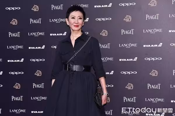 影壇大姐大施南生傳病重！5月露面消瘦拄拐杖…張艾嘉凝重奔醫院