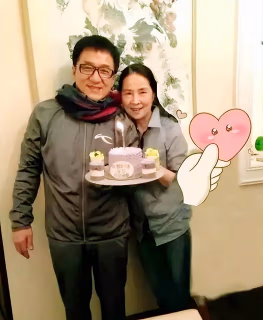 當紅時懷孕息影,嫁給成龍隱婚16年,林鳳嬌過得有多辛苦?