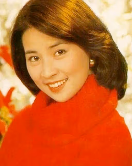 當紅時懷孕息影,嫁給成龍隱婚16年,林鳳嬌過得有多辛苦?