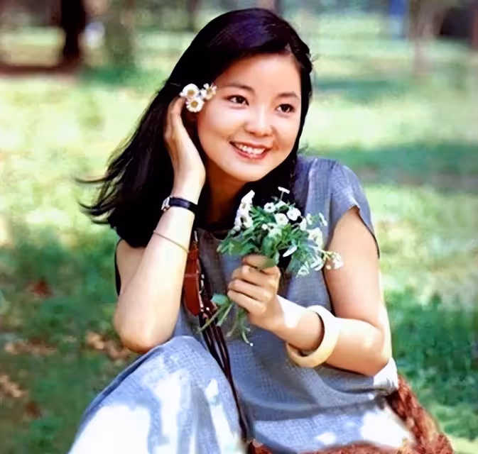當紅時懷孕息影,嫁給成龍隱婚16年,林鳳嬌過得有多辛苦?