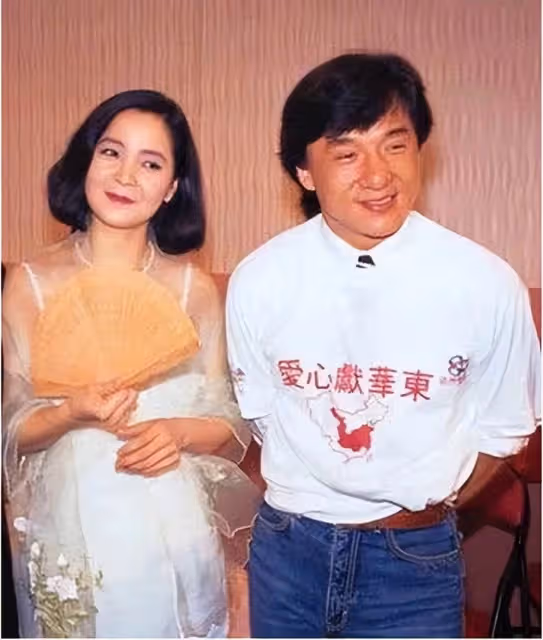 當紅時懷孕息影,嫁給成龍隱婚16年,林鳳嬌過得有多辛苦?