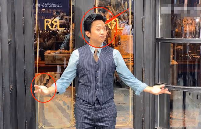 鄧超無懼高溫,穿西裝現身活動撈金,曬到臉部通紅眼睛睜不開
