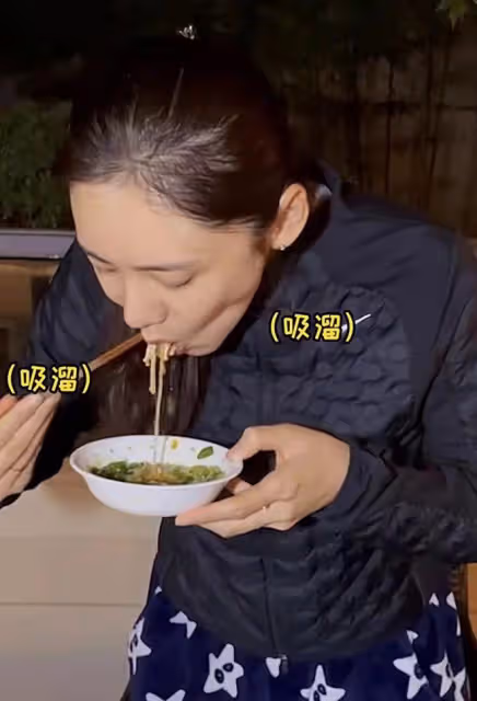 秋瓷炫夫婦吃火鍋，將鵪鶉蛋認成豆腐，大口吃肉不忘投喂老公