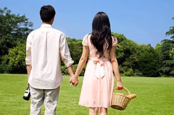 結婚5年丈夫「突然外遇提離婚」，一年後路上偶遇婆婆才知道原來...我抱頭痛哭直奔回家！