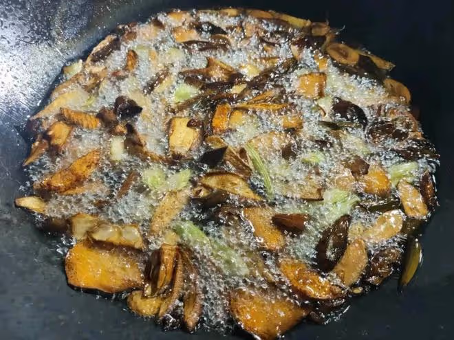 腌黃瓜,切忌直接用鹽殺水,大廚教你正確做法,酸辣脆嫩耐保存