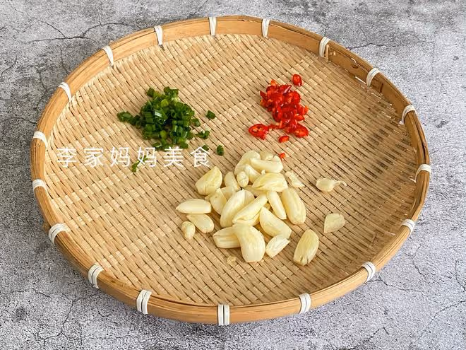 夏季流汗多，這菜要多吃，鋅鈣含量豐富，蒸一蒸，營養好吃不上火
