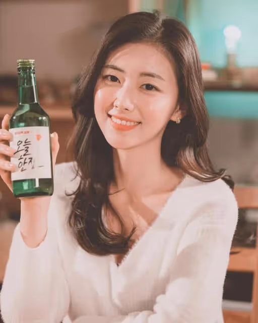 艷壓秀智、IU,素人模特破天荒拿下燒酒代言:金主也為美貌屈服