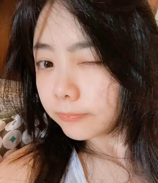 被譚松韻的「素顏殺」美到了!懟臉拍皮膚太好,她真不是大學生?