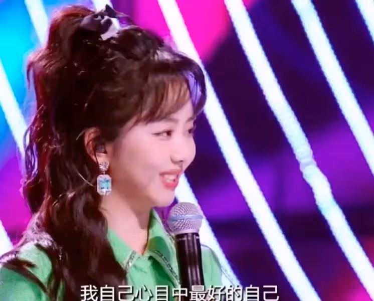 被譚松韻的「素顏殺」美到了!懟臉拍皮膚太好,她真不是大學生?