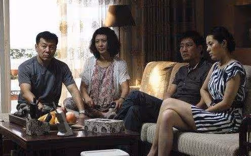 我和老婆結婚後跟母親一起生活,不到一年,母親就被老婆趕出了家