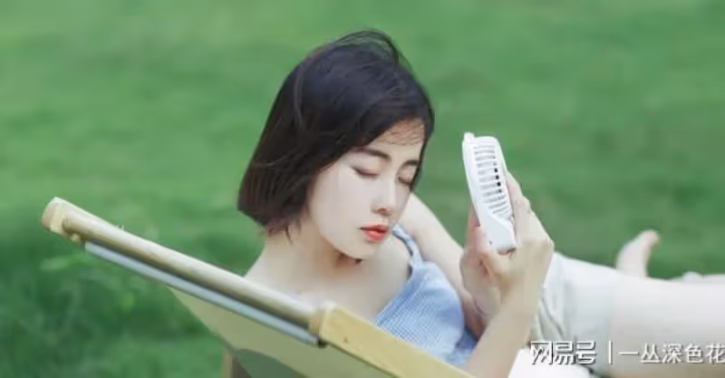 我嫁人後給養父買了一套房，他卻把房子送給親生女兒，搬來和我住