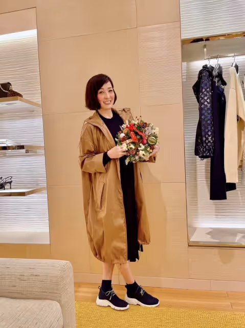 66歲寶媽婚禮接下捧花，全場歡呼郁方感動到尖叫：真命天子就在燈火闌珊處