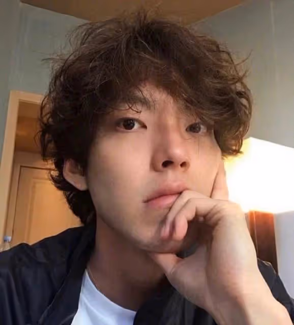 鼻咽癌痊癒復出的金宇彬,和女友申敏兒戀愛7年,要繼續走花路了