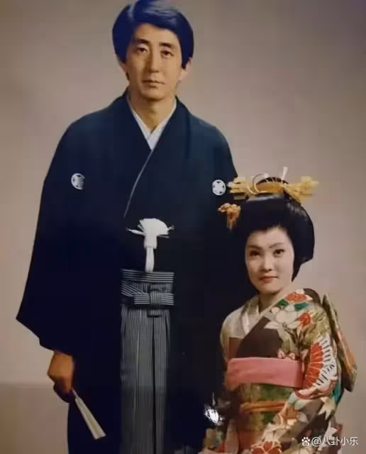 呂麗萍和安倍晉三關係這麼親密?成為首個惦念的明星,併流下眼淚