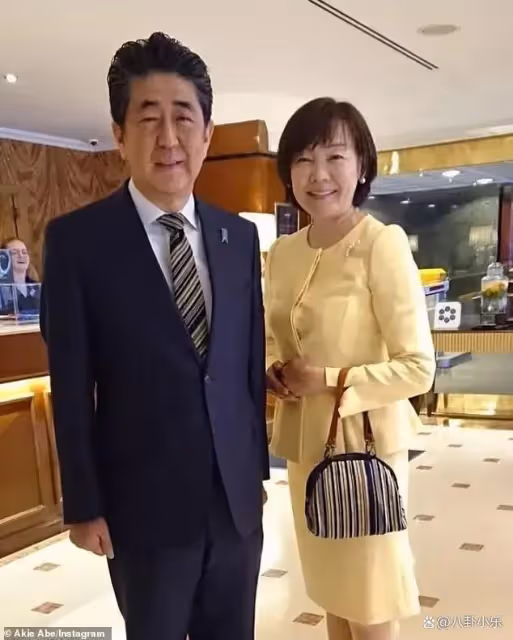 呂麗萍和安倍晉三關係這麼親密？成為首個惦念的明星，併流下眼淚