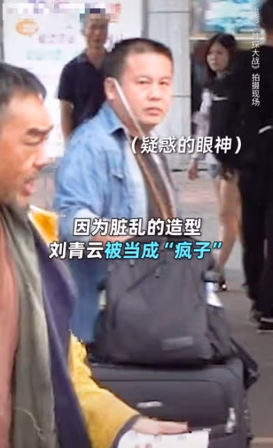 演技又牛又敬業,劉青雲高溫下穿大衣拍戲,演技把過路群眾折服了