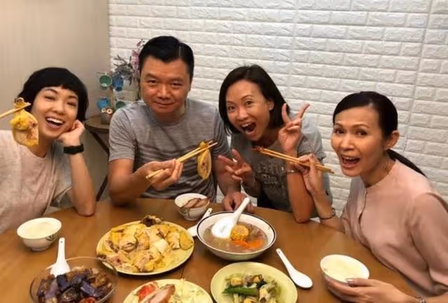 入行已超40年!香港知名綠葉曝曾不滿被叫甘草演員:直接粗口罵他